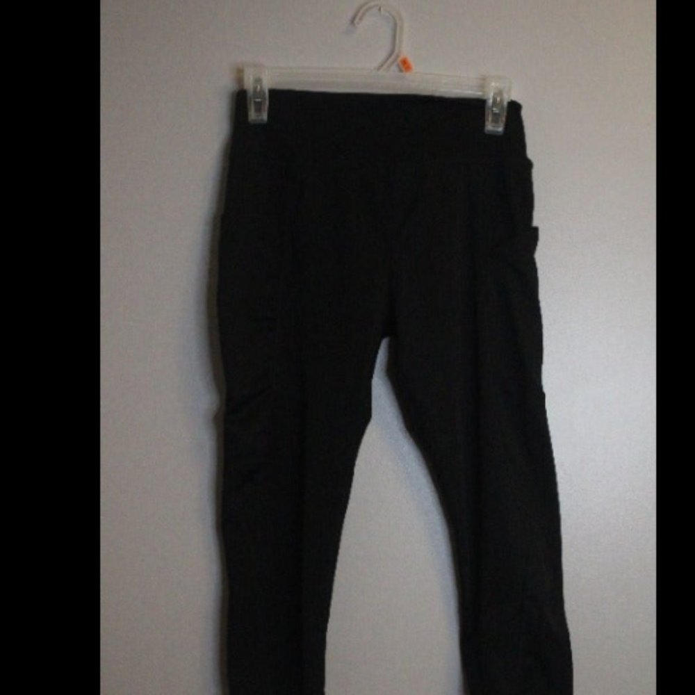 Black athletic leggings